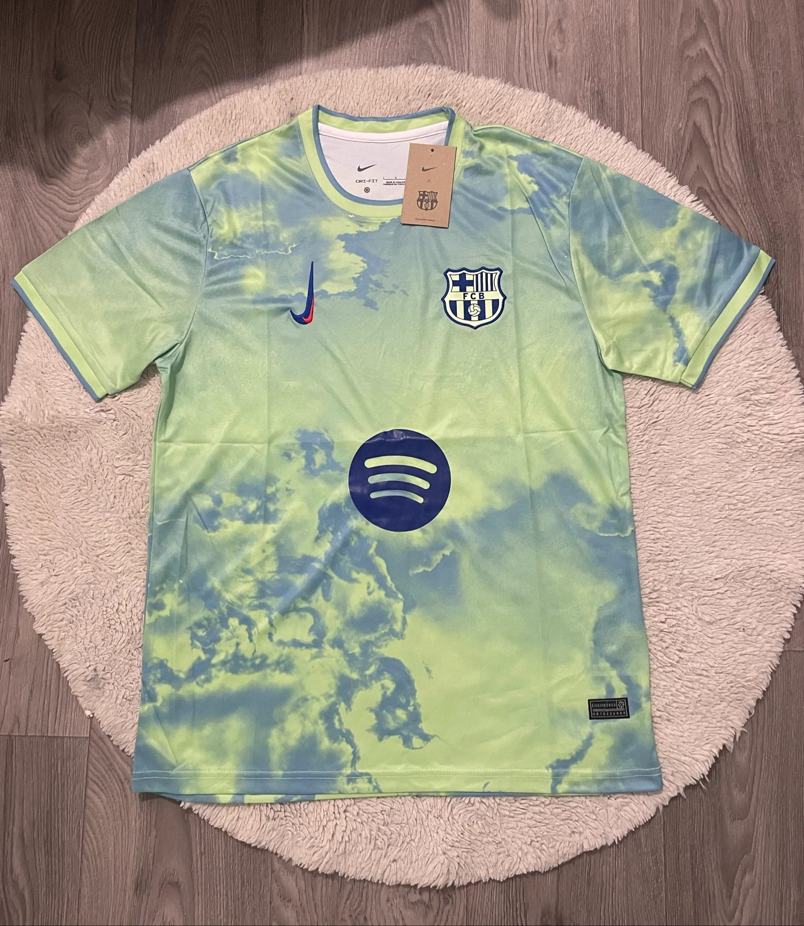 maillot de foot football concept barcelone vert nuage taille L nike spotify neuf